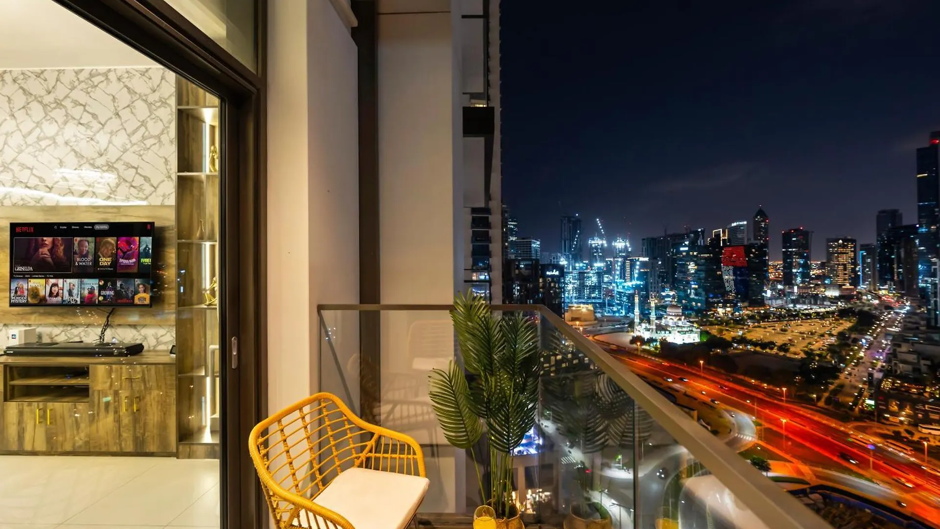 Stylish New 1Br Walk To Burj Khalifa & Dubai Mall Apartment