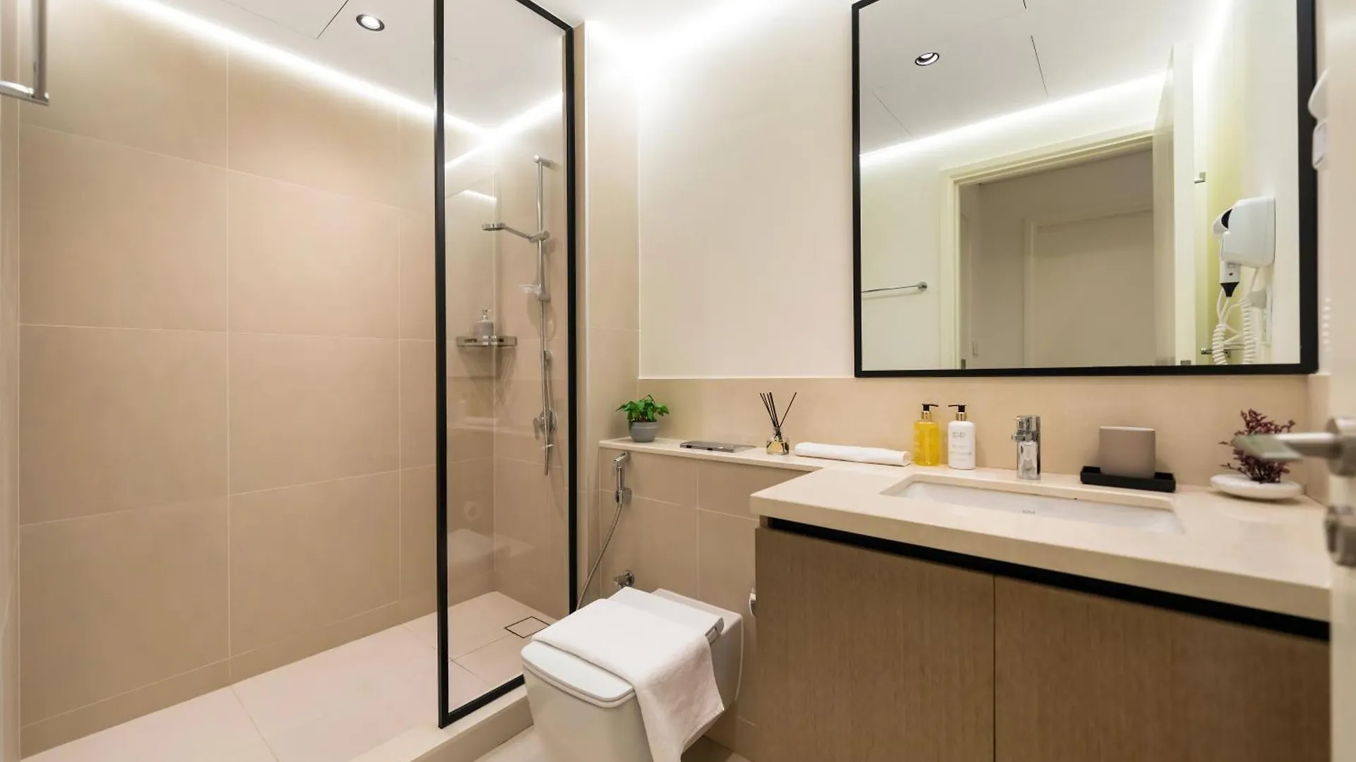 Stylish New 1Br Walk To Burj Khalifa & Dubai Mall 0*,  United Arab Emirates