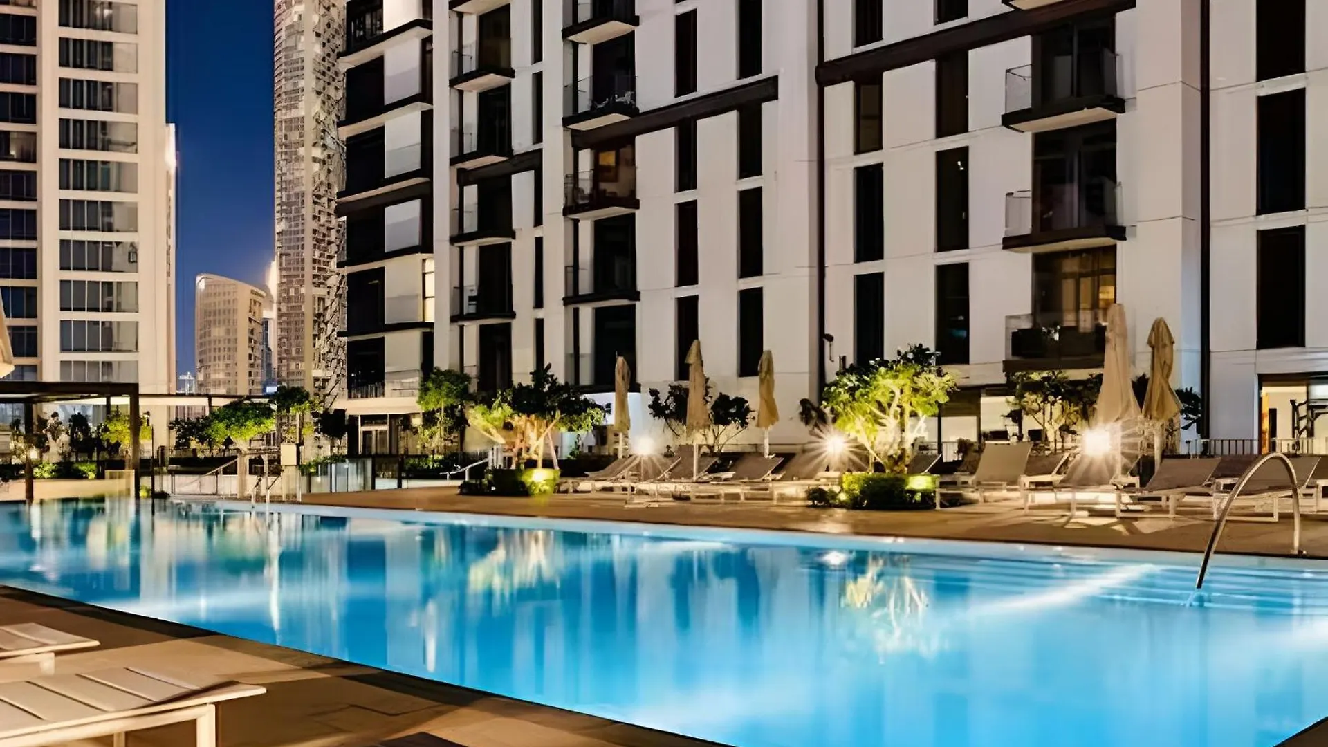 Apartment Stylish New 1Br Walk To Burj Khalifa & Dubai Mall
