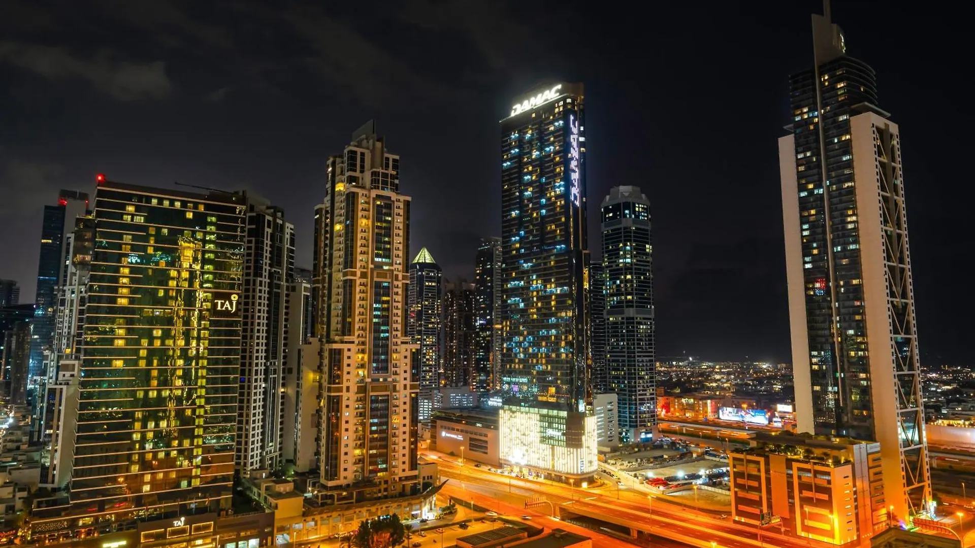 Apartment Stylish New 1Br Walk To Burj Khalifa & Dubai Mall