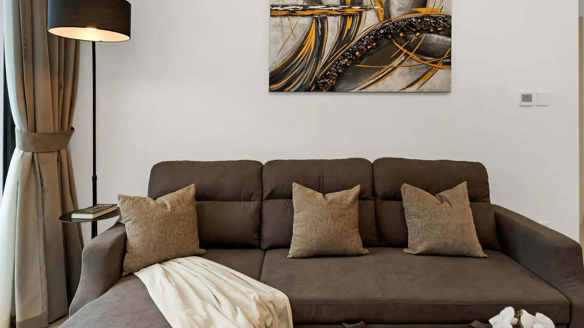 Stylish New 1Br Walk To Burj Khalifa & Dubai Mall
