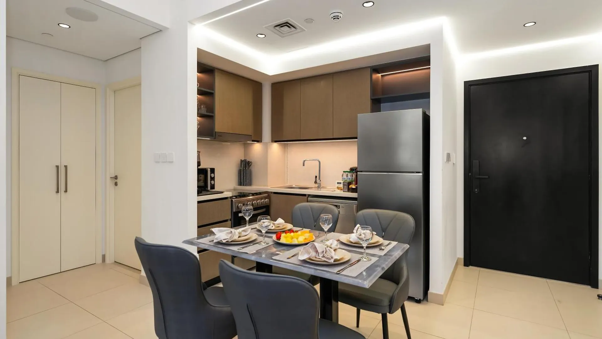 Apartment Stylish New 1Br Walk To Burj Khalifa & Dubai Mall